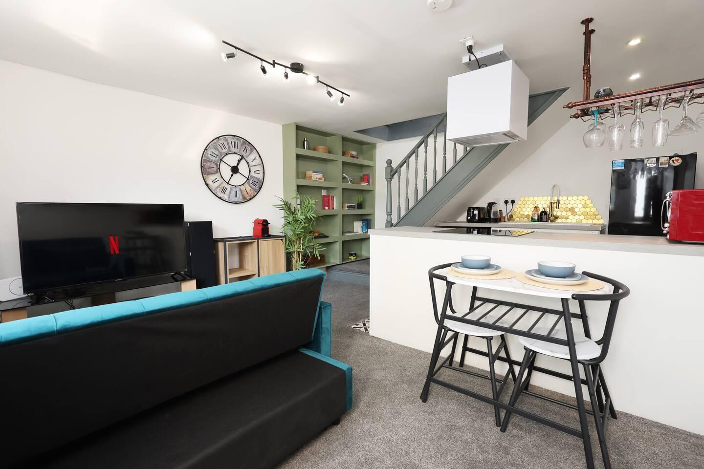 Stylish one bed coach House - Cardiff1